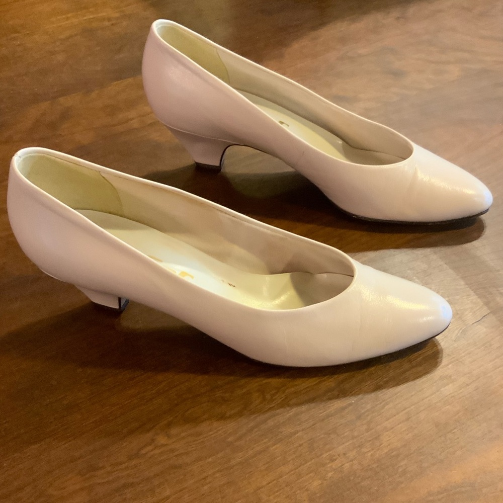 The ultimate, pale pink Joyce “Sonnet” pumps, Vintage size 9 1/2.